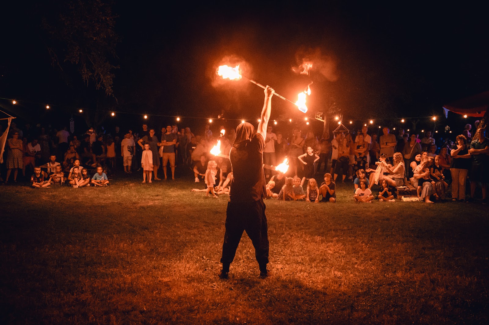 Showact mit Feuer beim Event