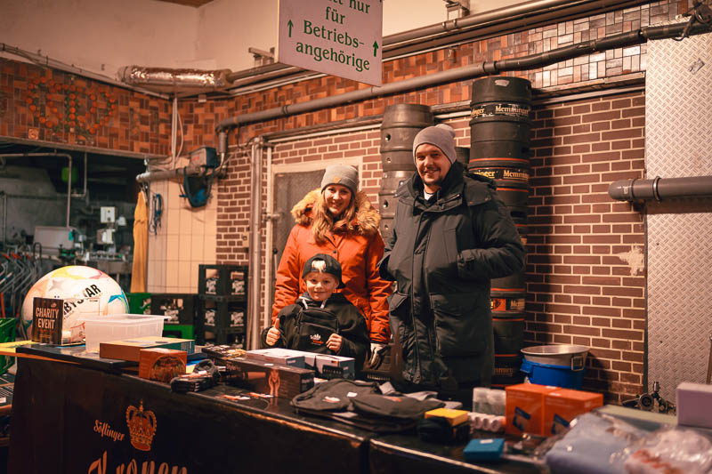 Das Winterwunder-Team am Stand im Einsatz